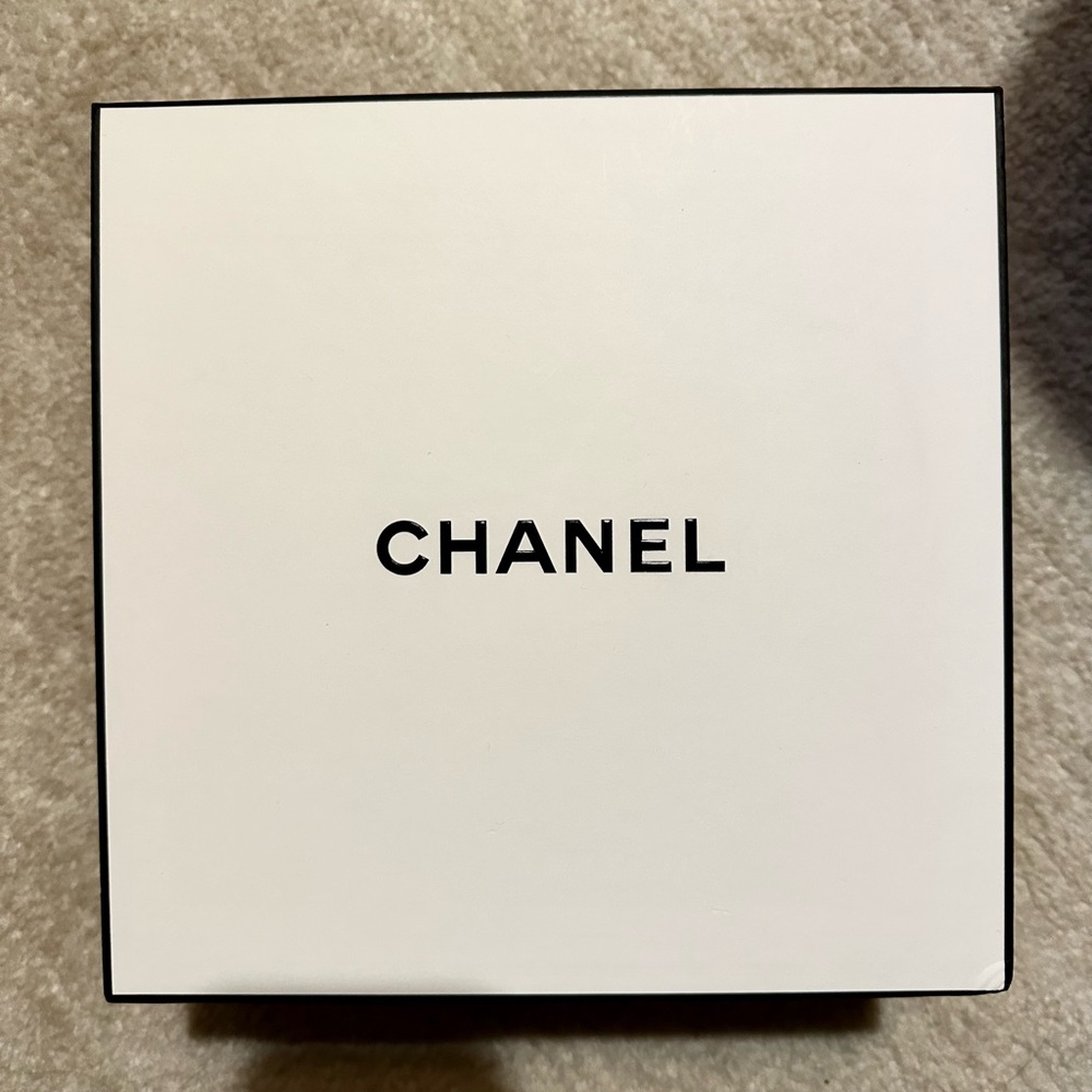CHANEL Box - Picture 6 of 10